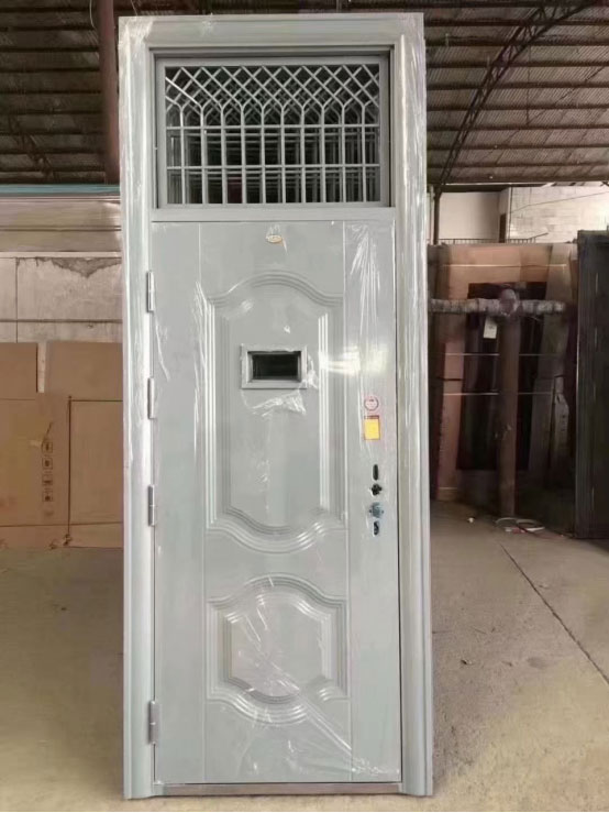 巩留学校教室门