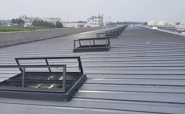 某中学室内体育馆巩留排烟窗改造项目